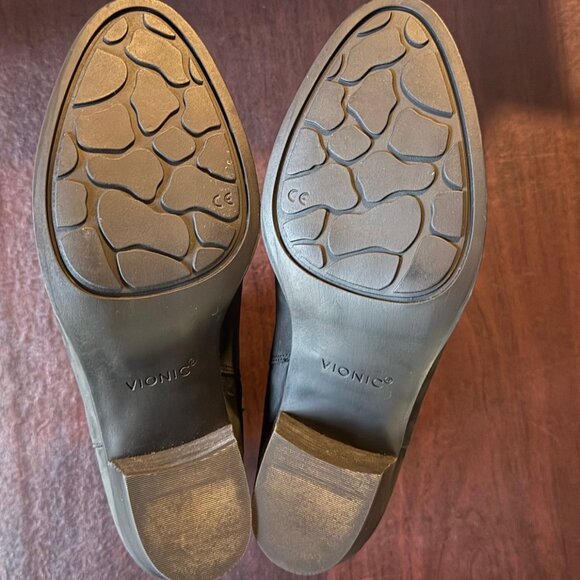 Vionic Shantelle Black 10M Ankle Boot - Picture 6 of 8